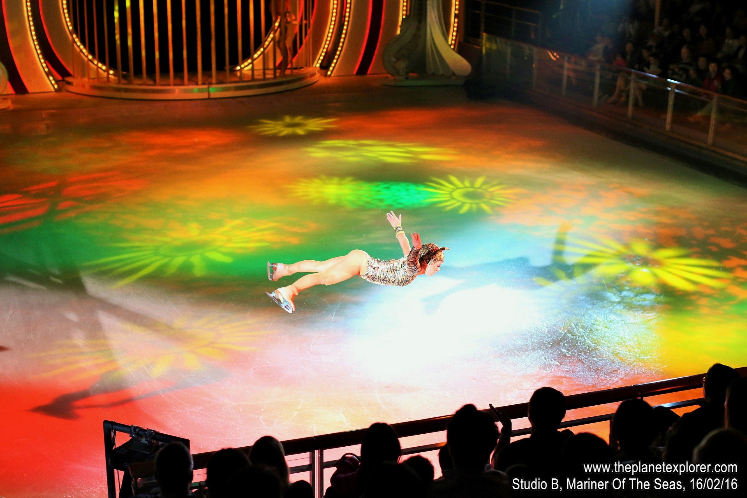 2016-02-16_1847_Mariner Of The Seas_Studio B_Ice Under The Big Top_Q03A8331_c5DMk3_LR_@www