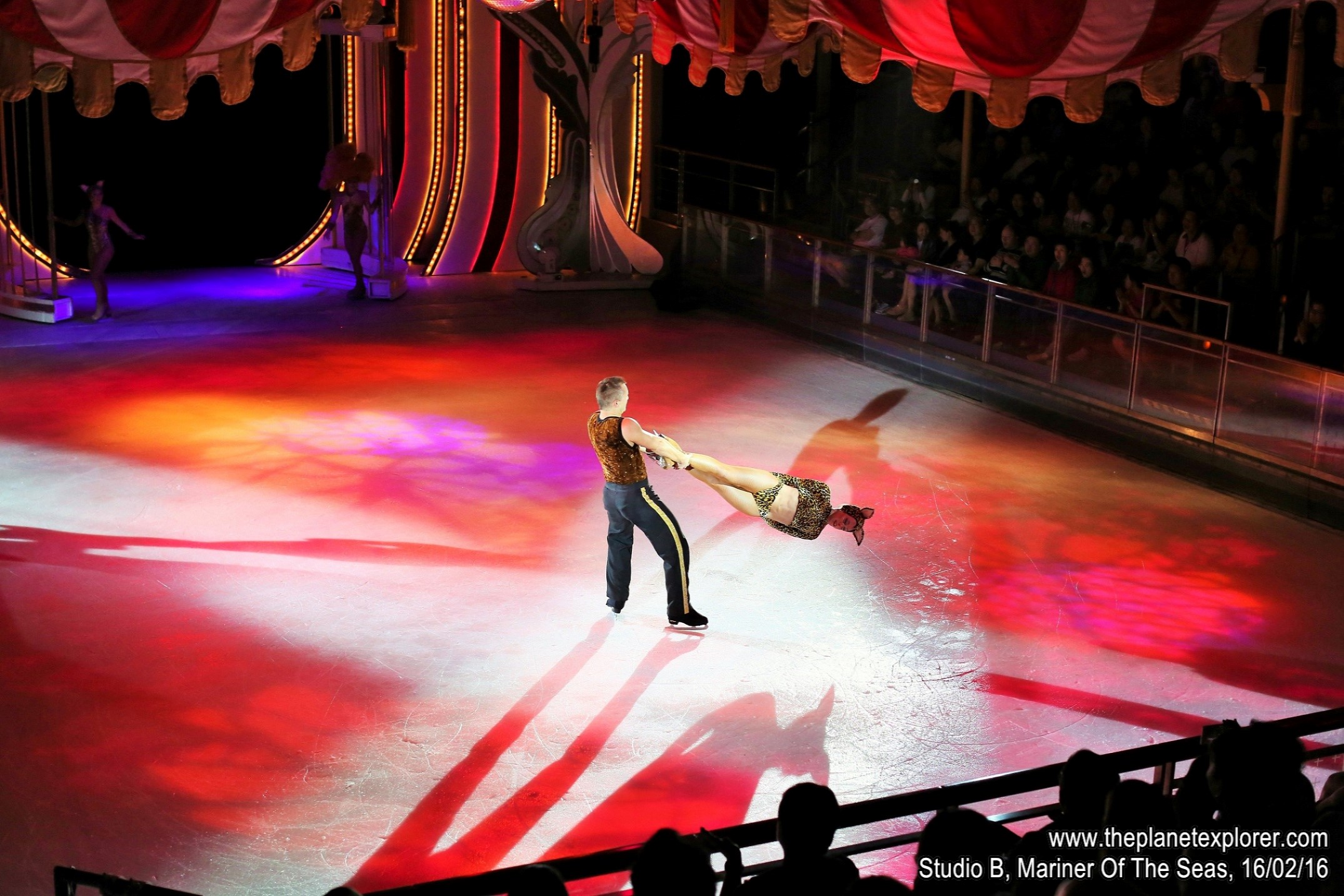 2016-02-16_1849_Mariner Of The Seas_Studio B_Ice Under The Big Top_Q03A8344_c5DMk3_LR_@www