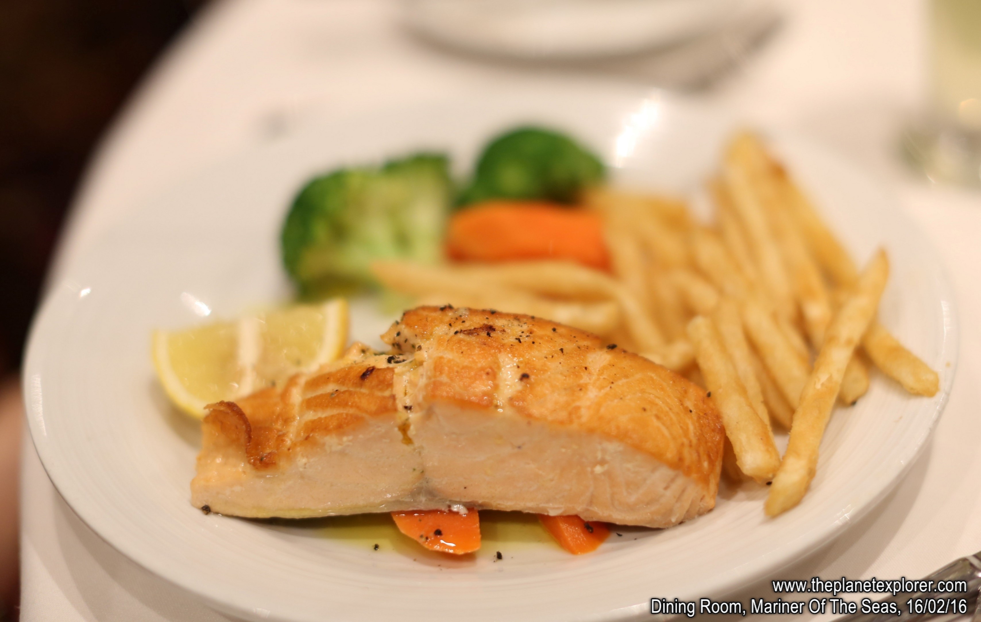 2016-02-16_2032_Mariner Of The Seas_Dining Room_Salmon Steak_c5DMk3_Q03A8429_LR_@www