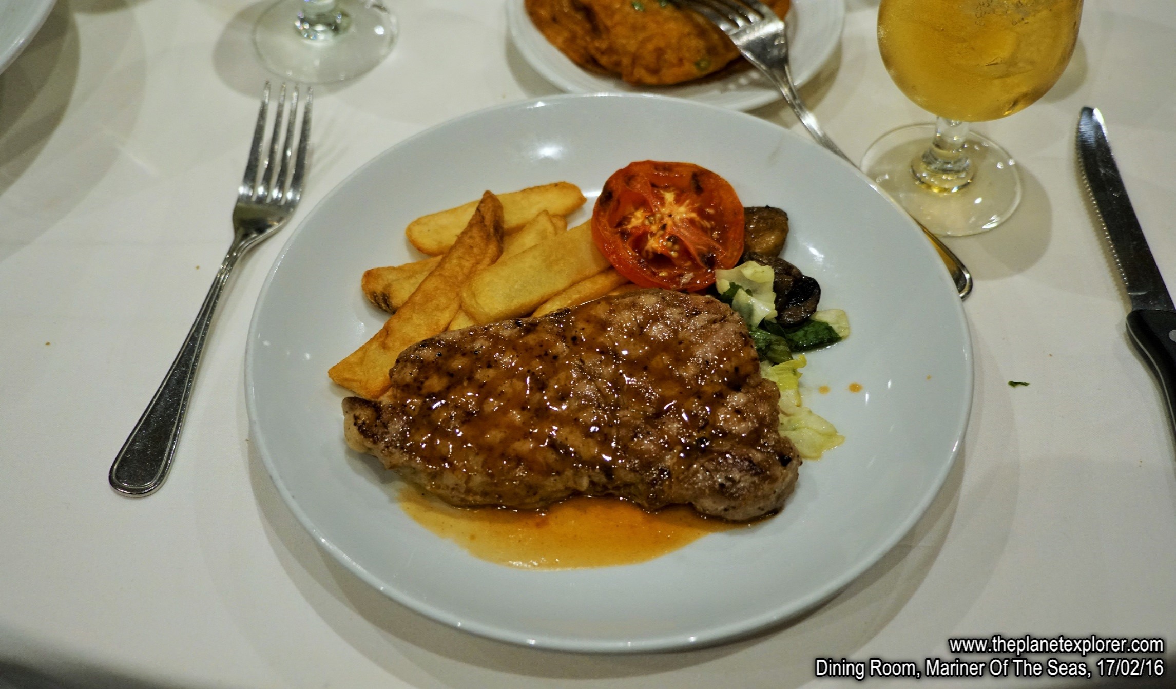 2016-02-17_2035_Mariner Of The Seas_Dining Room_Steak_s7R2_DSC04730_LR_@www