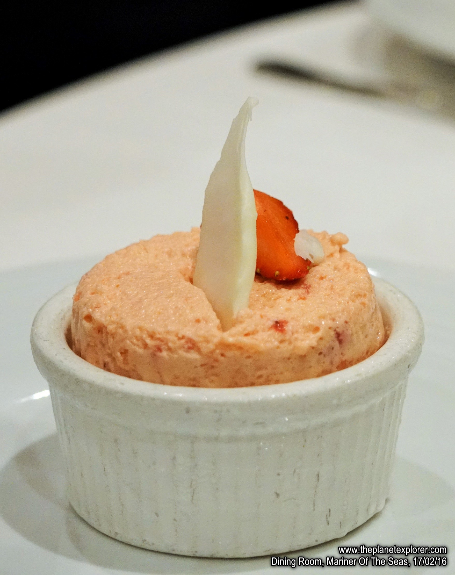 2016-02-17_2104_Mariner Of The Seas_Dining Room_Dessert_s7R2_DSC04734_LR_@www