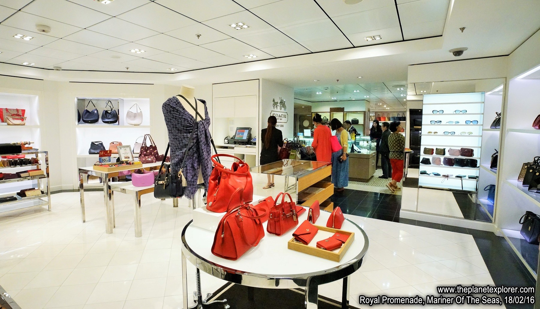 2016-02-18_1122_Mariner Of The Seas_Royal Promenade_Coach_DSC04755_s7R2_LR_@www