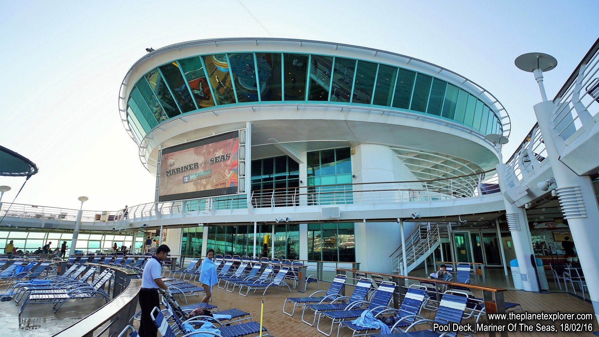 2016-02-18_1812_Mariner Of The Seas_Pool Deck_s7R2_DSC04874_LR_@www
