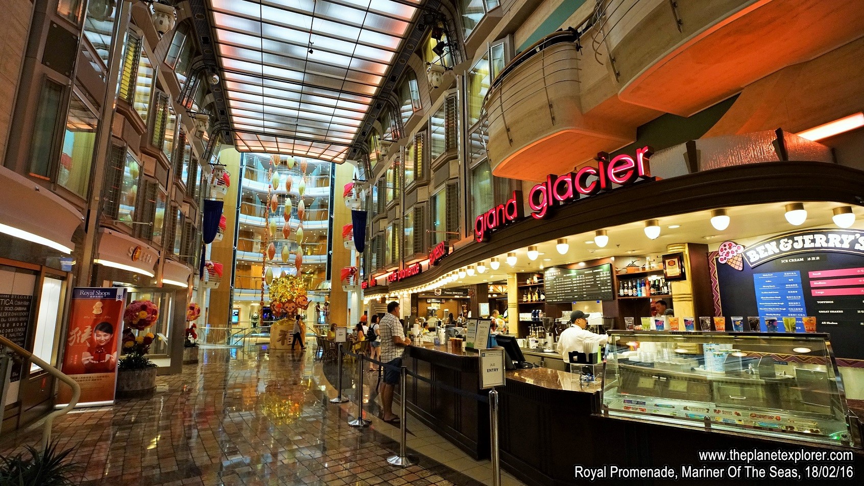 2016-02-18_1816_Mariner Of The Seas_Royal Promenade_DSC04888_s7R2_LR_@www