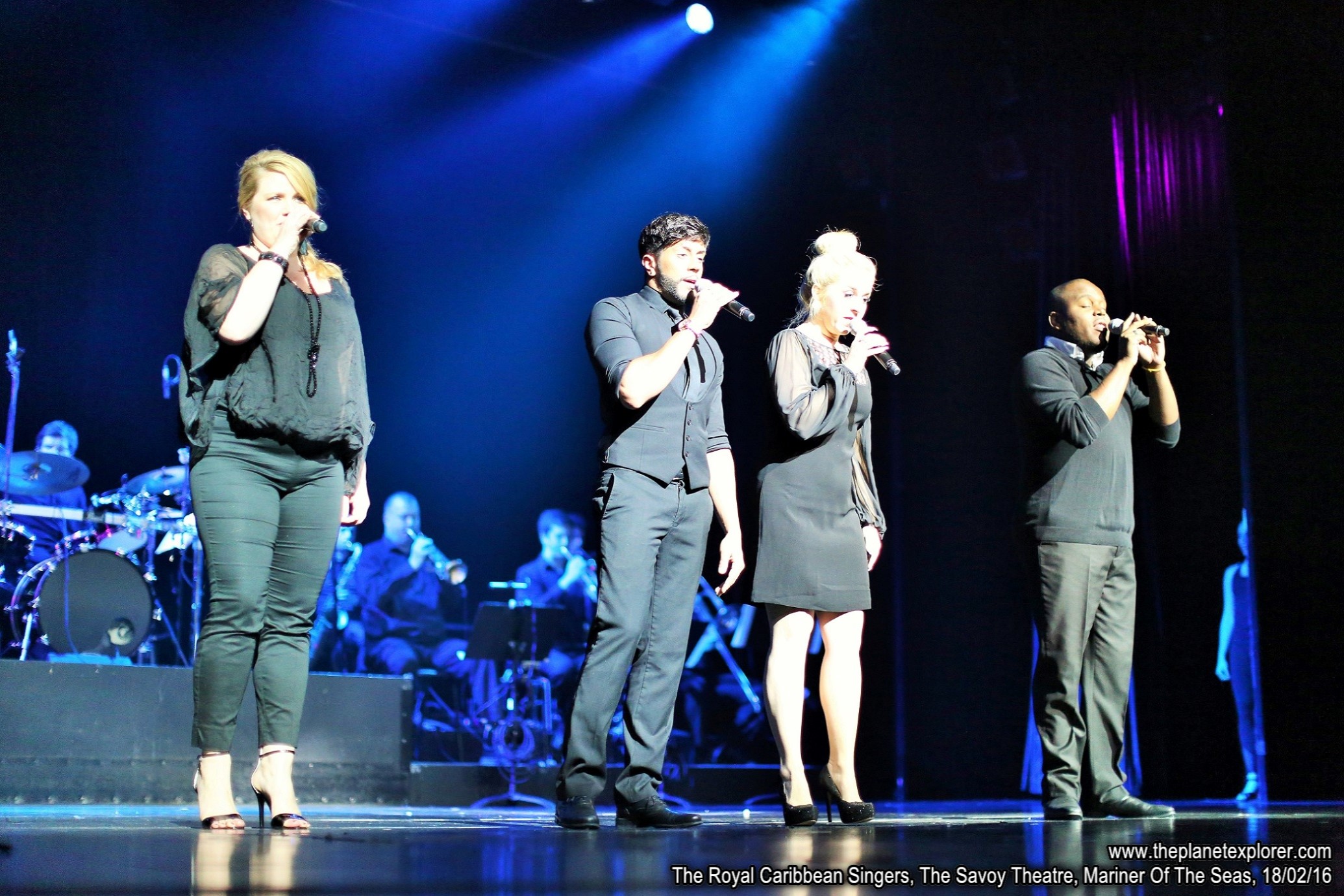 2016-02-18_1949_Mariner Of The Seas_The Savoy Theatre_The Royal Caribbean Singers_Q03A8625_LR_@www