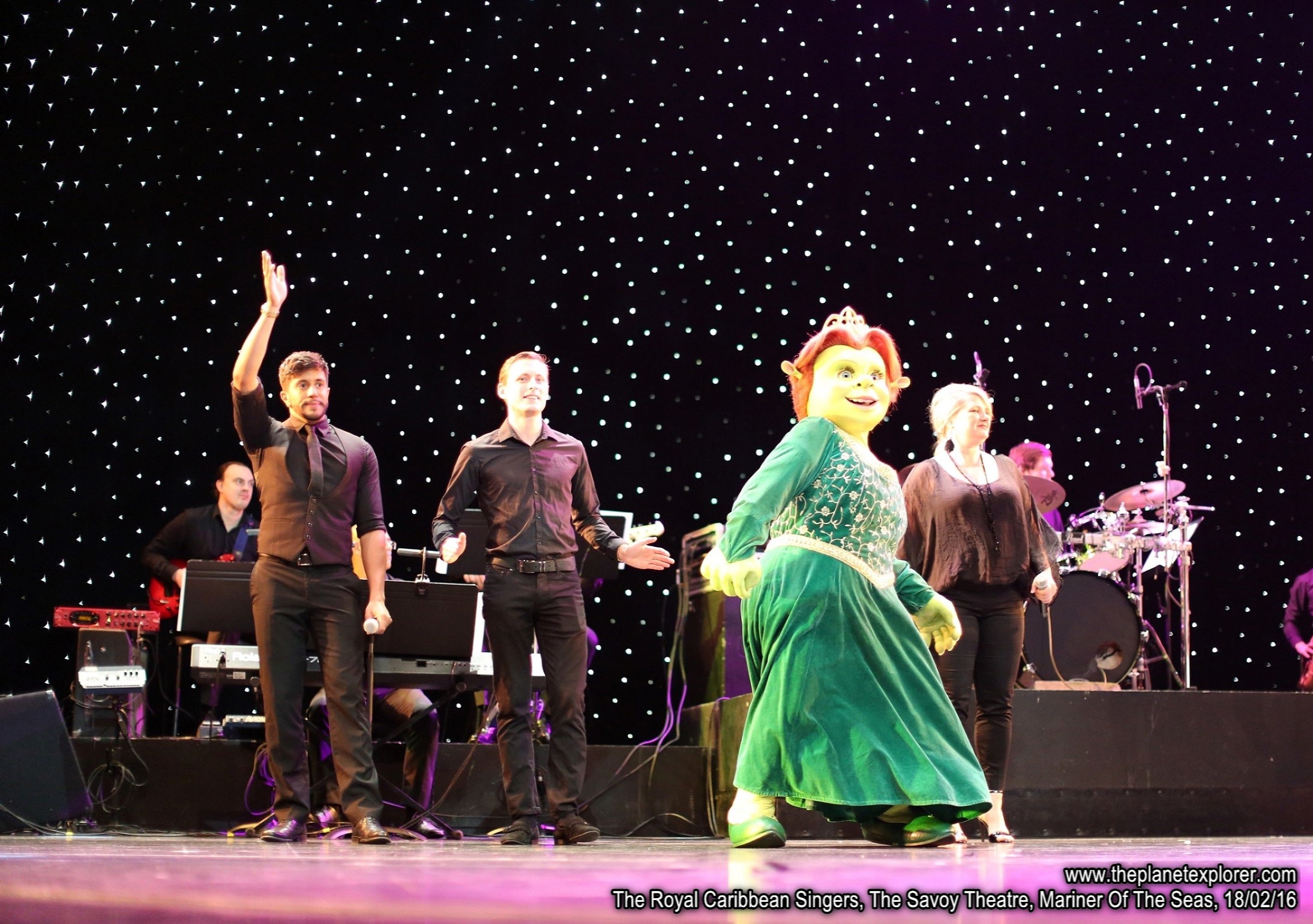 2016-02-18_1954_Mariner Of The Seas_The Savoy Theatre_The Royal Caribbean Singers_Q03A8674_c5DMk3_LR_@www