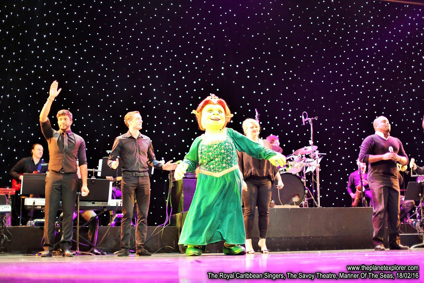 2016-02-18_1954_Mariner Of The Seas_The Savoy Theatre_The Royal Caribbean Singers_Q03A8675_c5DMk3_LR_@www