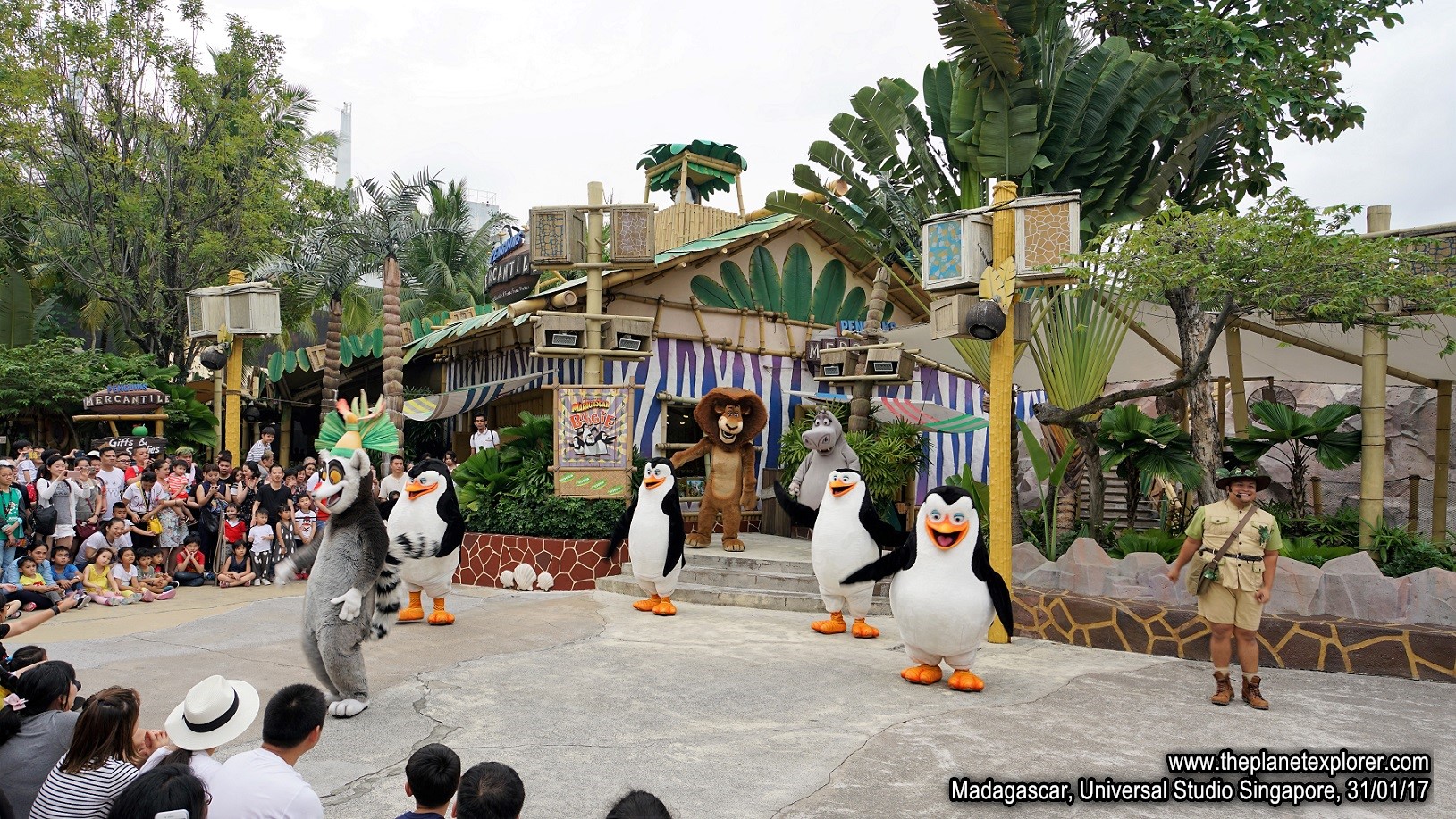 2017-01-31_1835_Singapore_Universal Studios Singapore_Madagascar_s7r2_DSC06650_LR_@